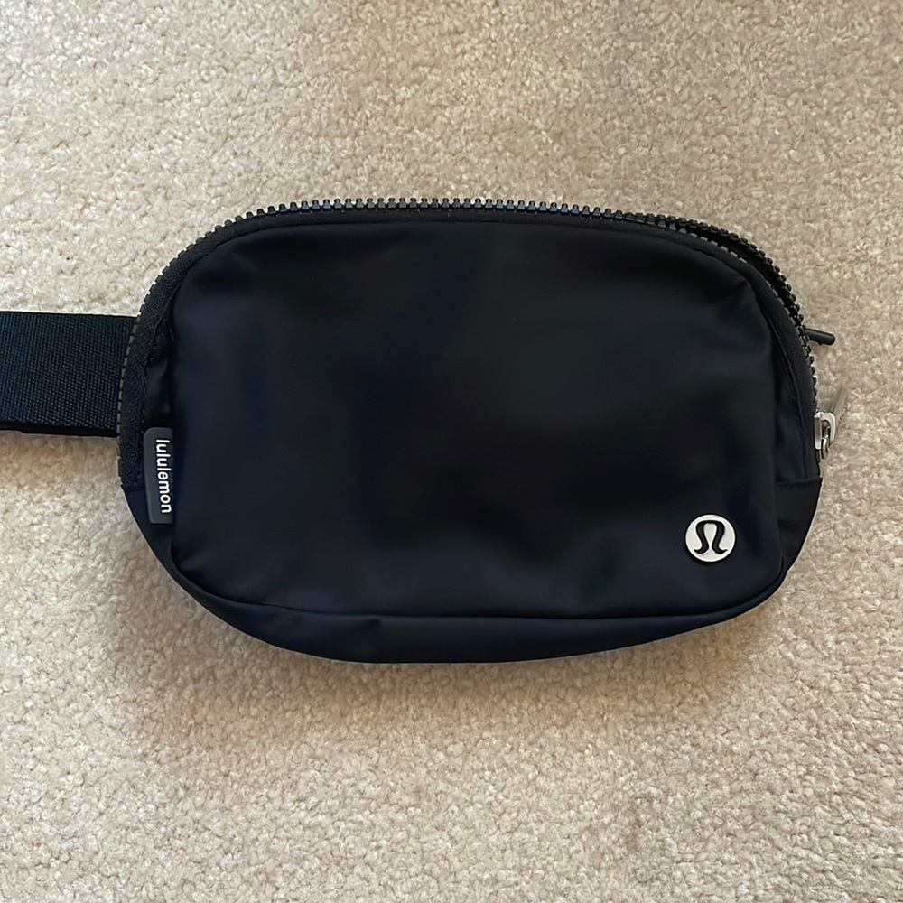 Lululemon Everywhere Belt Bag 1L